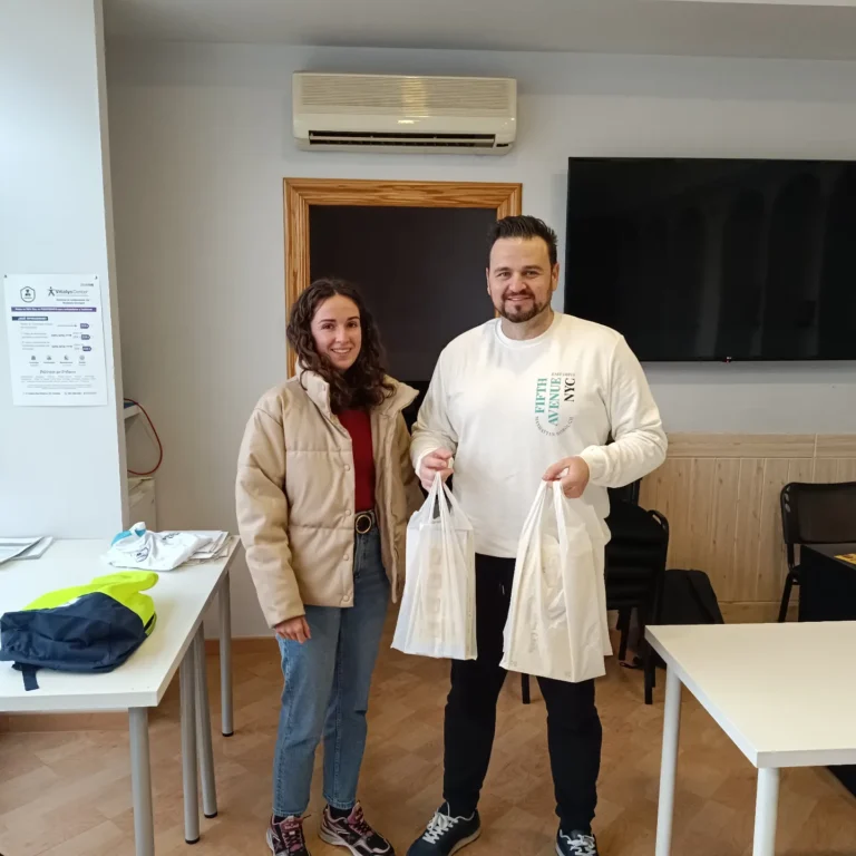 Cristina visita CordoPoL tras conseguir su plaza en Utrera.