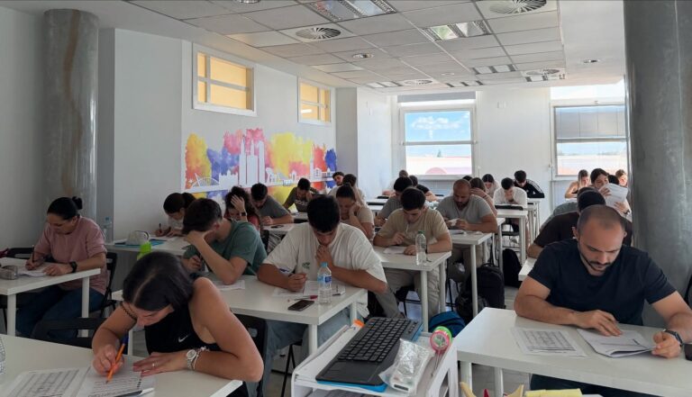 Simulacro presencial de los alumnos de Forjando una Placa, mayo de 2025.